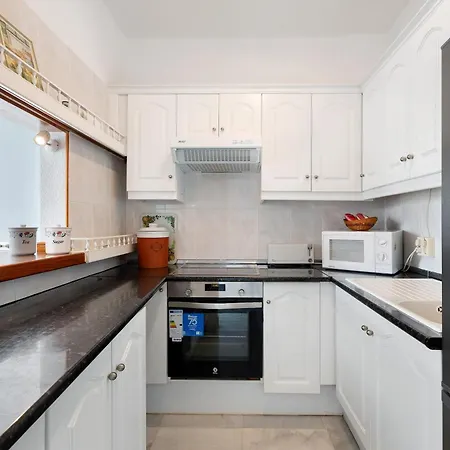 Club Atlantis With Views 아데제